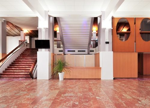 Hall Côté G Vestiaire 169